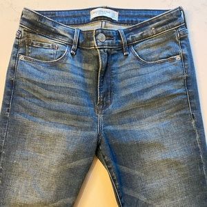 Abercrombie medium wash super skinny mid-rise 27